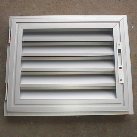 Ventilated rainproof blinds